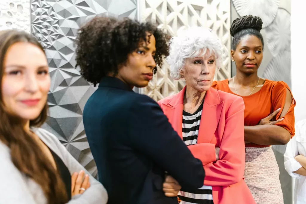 Equipe avec une diversité intergénérationnelle